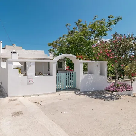 Lina And Babis' Appartement Adámas