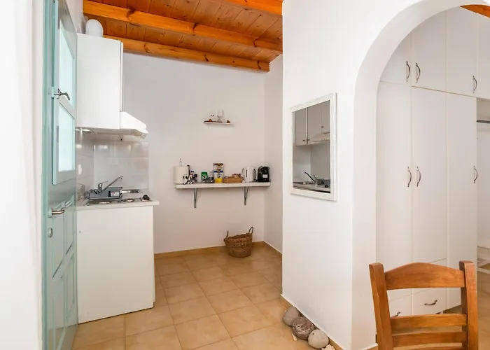 Lina And Babis' Appartement Adámas