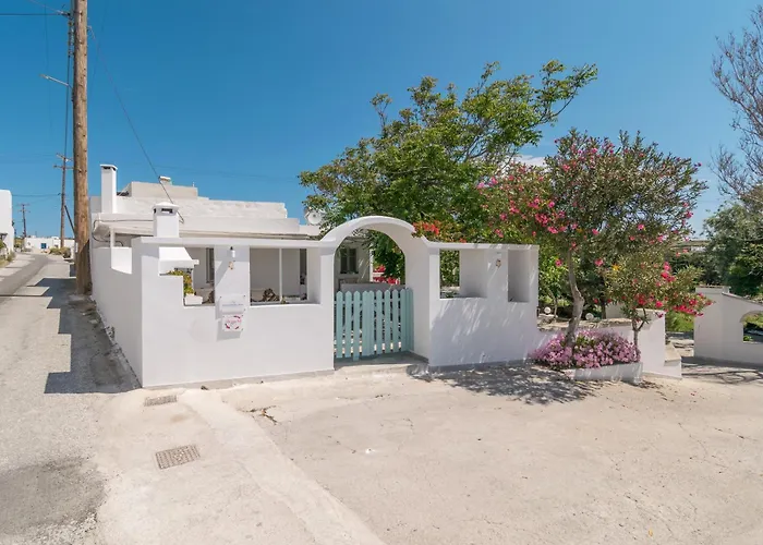 Lina And Babis' Appartement Adámas