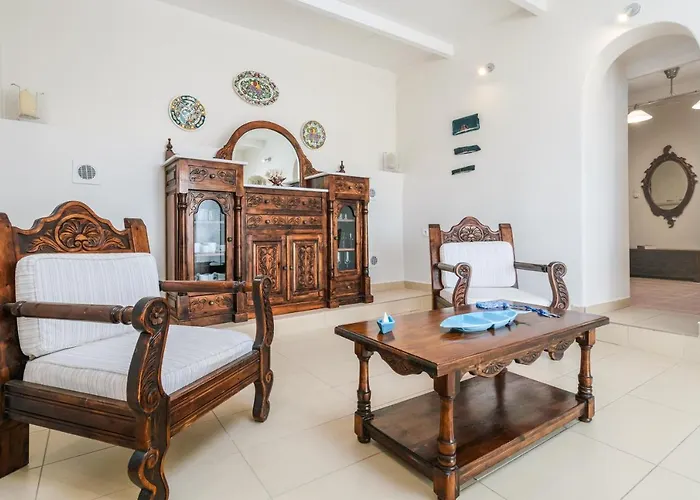 Lina And Babis' Lejlighed *